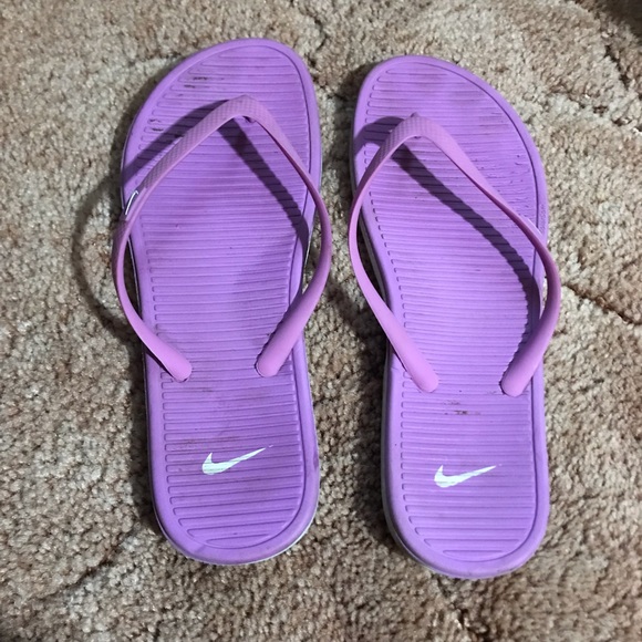 purple nike flip flops
